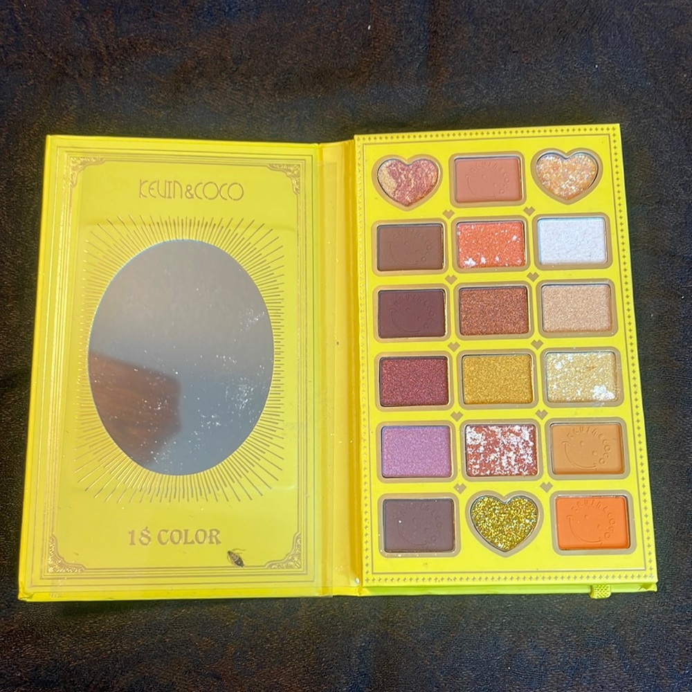 Kevin and Coco 18 color eyeshadow